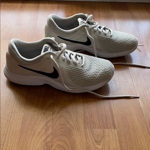 Nike Revolution 4 Shoes